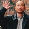 赵建新（化名赵鑫）天天造谣诽谤，到处搬弄是非，终日无所事事，贼头贼脑的，尽干一些偷鸡摸狗见不得人的勾当，竟还想混线民这口饭。没人缘，传销做不了，线民更干不了！趁早滚回北京去吧。（孙延、傅申奇，你们两位可以立即查实----赵鑫上网的IP：24.90.64.67）USANA、美安、环网在法拉盛遍地开花，却没人理恶人&ldquo;赵秃子&rdquo;赵鑫。赵鑫贼眉鼠眼，包藏祸心，品行太恶劣，把人都吓跑了。赵鑫从Market America跳到USANA，从USANA跳到iNetGlobe，从iNetGlobe跳到Clear，从Clear跳到IPC，从IPC跳到RBC，再从RBC跳到ACN，象一只跳蚤一样跳来跳去。每跳进一家传销公司，都是纠纷不断，激怒所有老鼠会上下线，最后灰溜溜跑出来，还得打肿脸充胖子，谎称赚到了钱。骗来骗去，遭人唾骂，从&ldquo;过街鼠&rdquo;混成&ldquo;钻地鼠&rdquo;，没脸见人了。(6) 