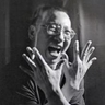 大笔美金到账户后，汉奸刘晓波得意忘形！（刘霞摄于北京家中） 